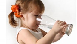 愛零食的孩子需要多喝水