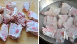 豬蹄處理乾淨后切成小塊，冷水下鍋焯沸水；