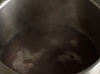 冷卻后把醬汁到出來，再把醬汁鍋煮沸騰關火；